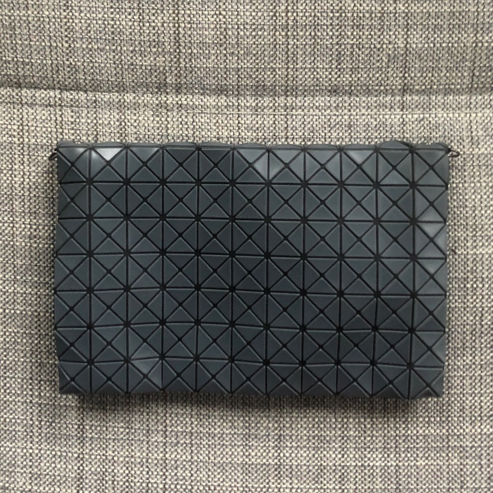 Geometric style crossbody bag